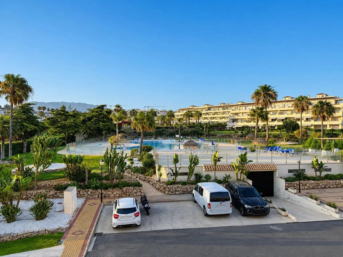 2 Bedroom Middle Floor Apartment for Sale in El Chaparral, Málaga - Image 7