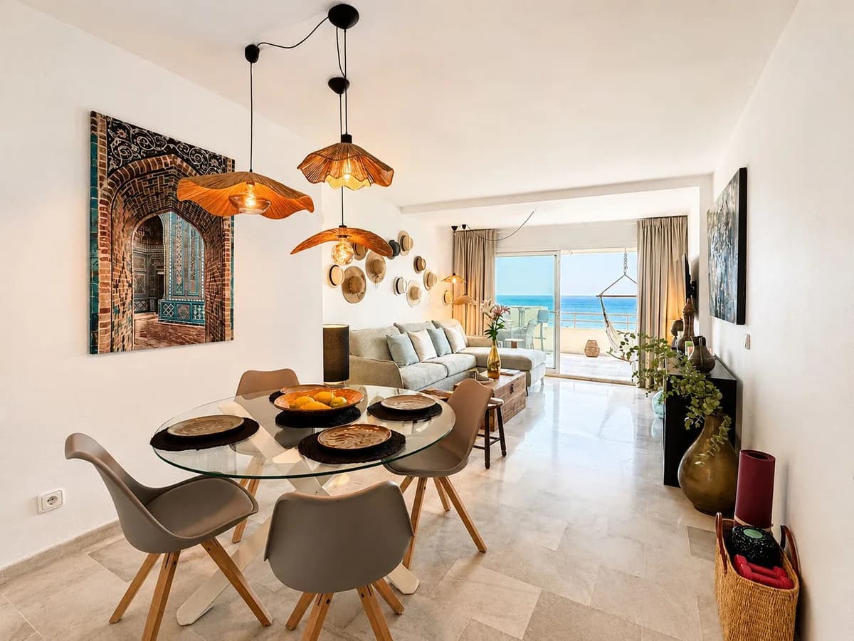2 Bedroom Middle Floor Apartment for Sale in El Chaparral, Málaga - Image 8