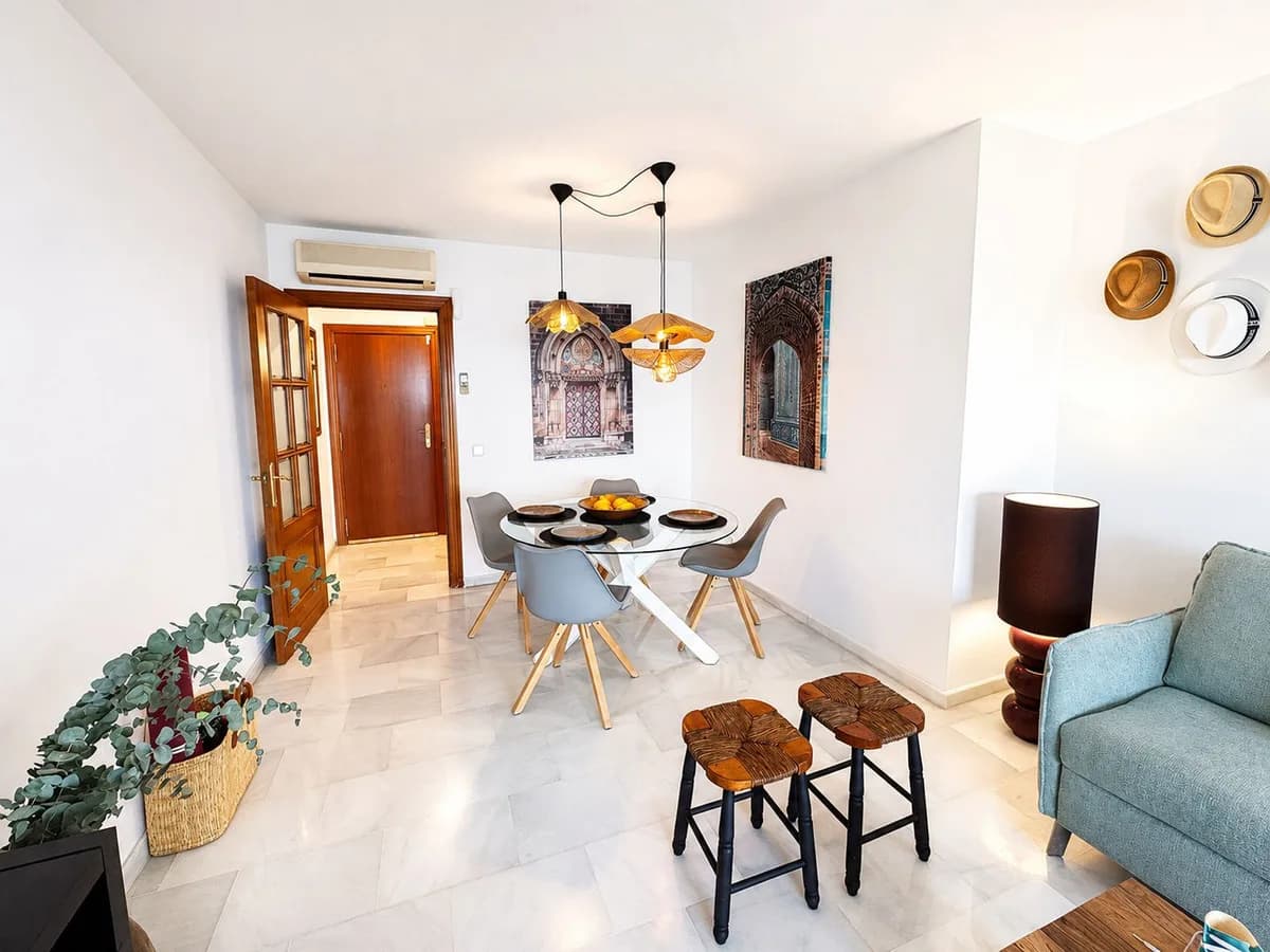 2 Bedroom Middle Floor Apartment for Sale in El Chaparral, Málaga - Image 9