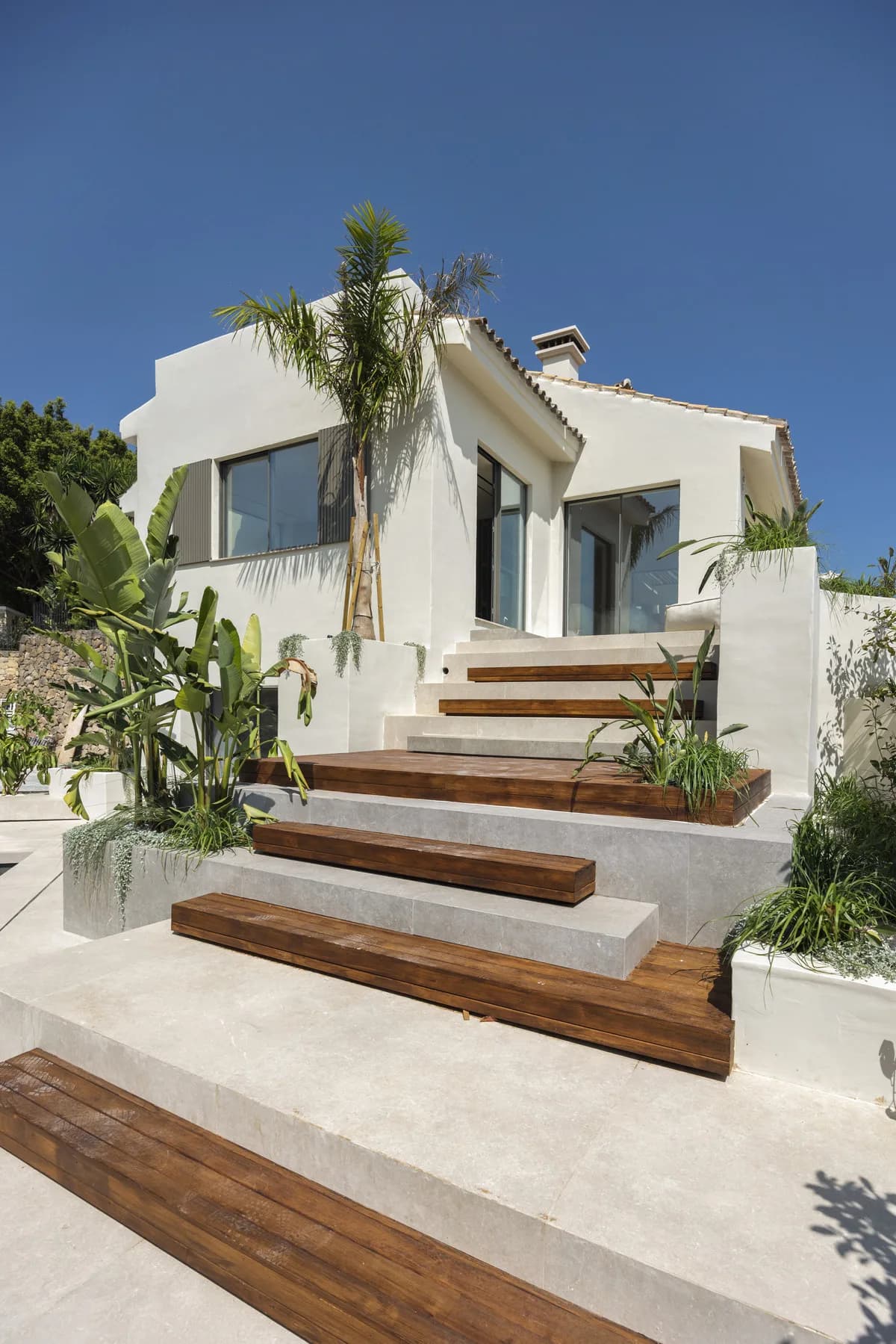 5 Bedroom Detached Villa for Sale in Nueva Andalucía, Málaga - Image 2
