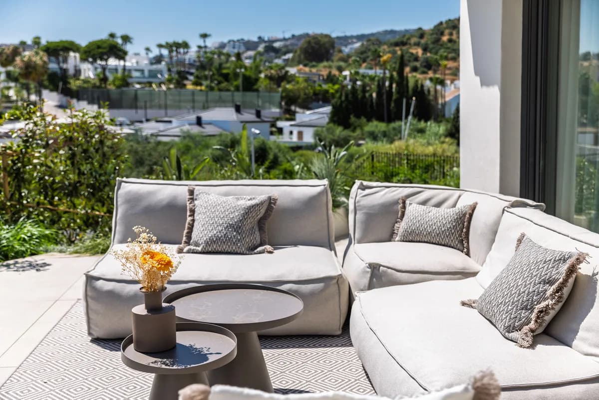 5 Bedroom Detached Villa for Sale in Nueva Andalucía, Málaga - Image 8