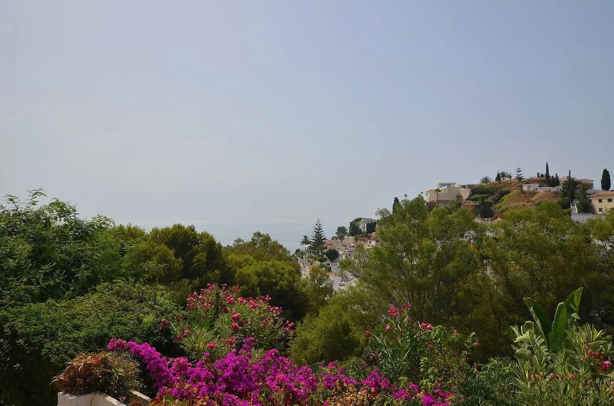 3 Bedroom Detached Villa for Sale in Benalmadena Costa, Málaga - Image 5