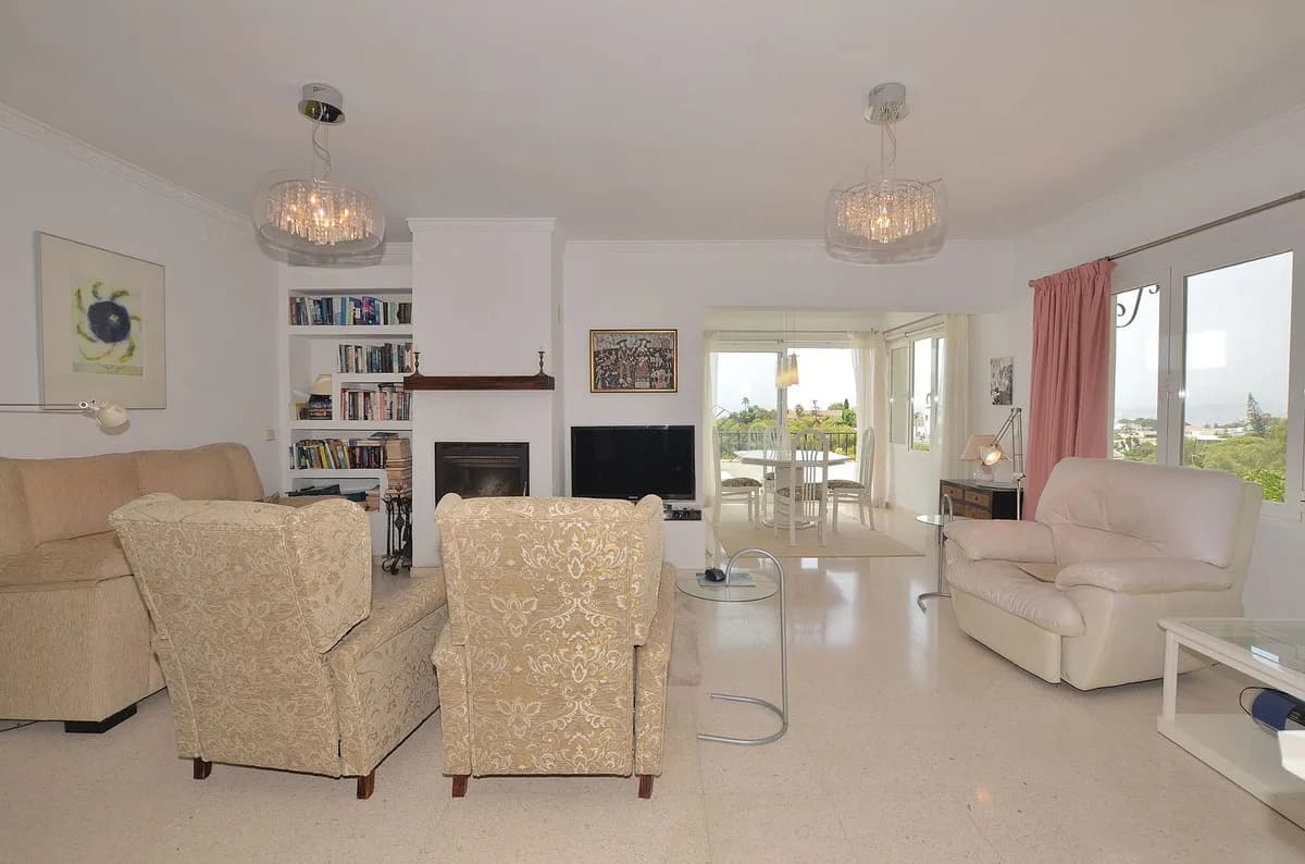 3 Bedroom Detached Villa for Sale in Benalmadena Costa, Málaga - Image 8