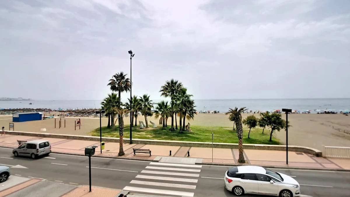 2 Bedroom Middle Floor Apartment for Sale in Fuengirola, Málaga