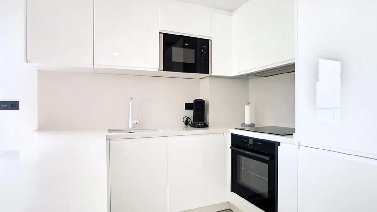 2 Bedroom Middle Floor Apartment for Sale in Fuengirola, Málaga - Image 4
