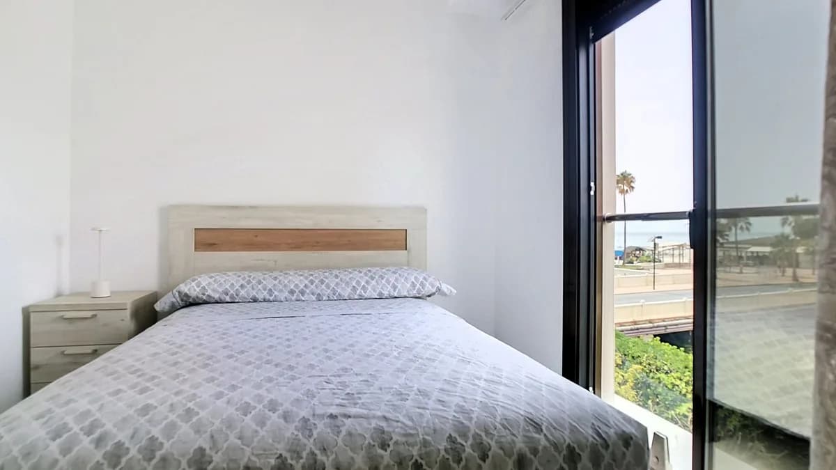 2 Bedroom Middle Floor Apartment for Sale in Fuengirola, Málaga - Image 7