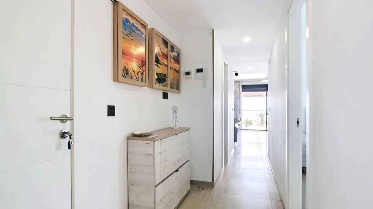 2 Bedroom Middle Floor Apartment for Sale in Fuengirola, Málaga - Image 8