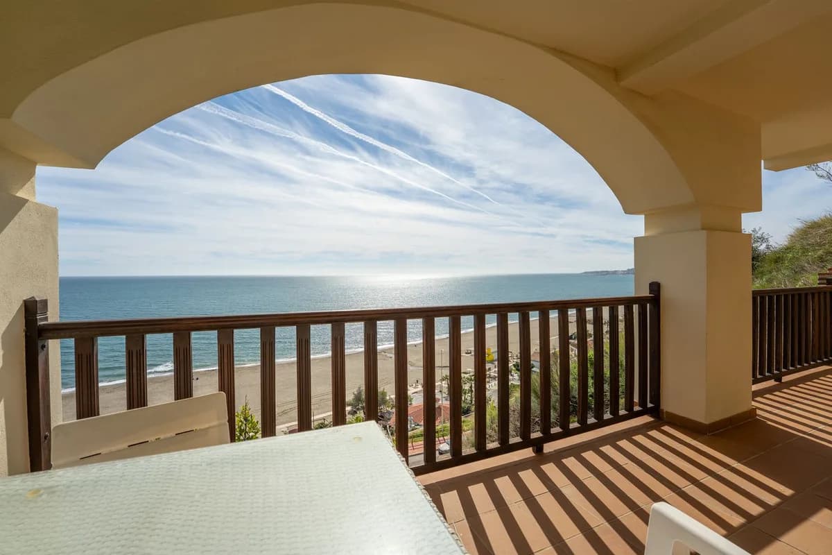 2 Bedroom Ground Floor Apartment for Sale in Benalmadena, Málaga - Image 2