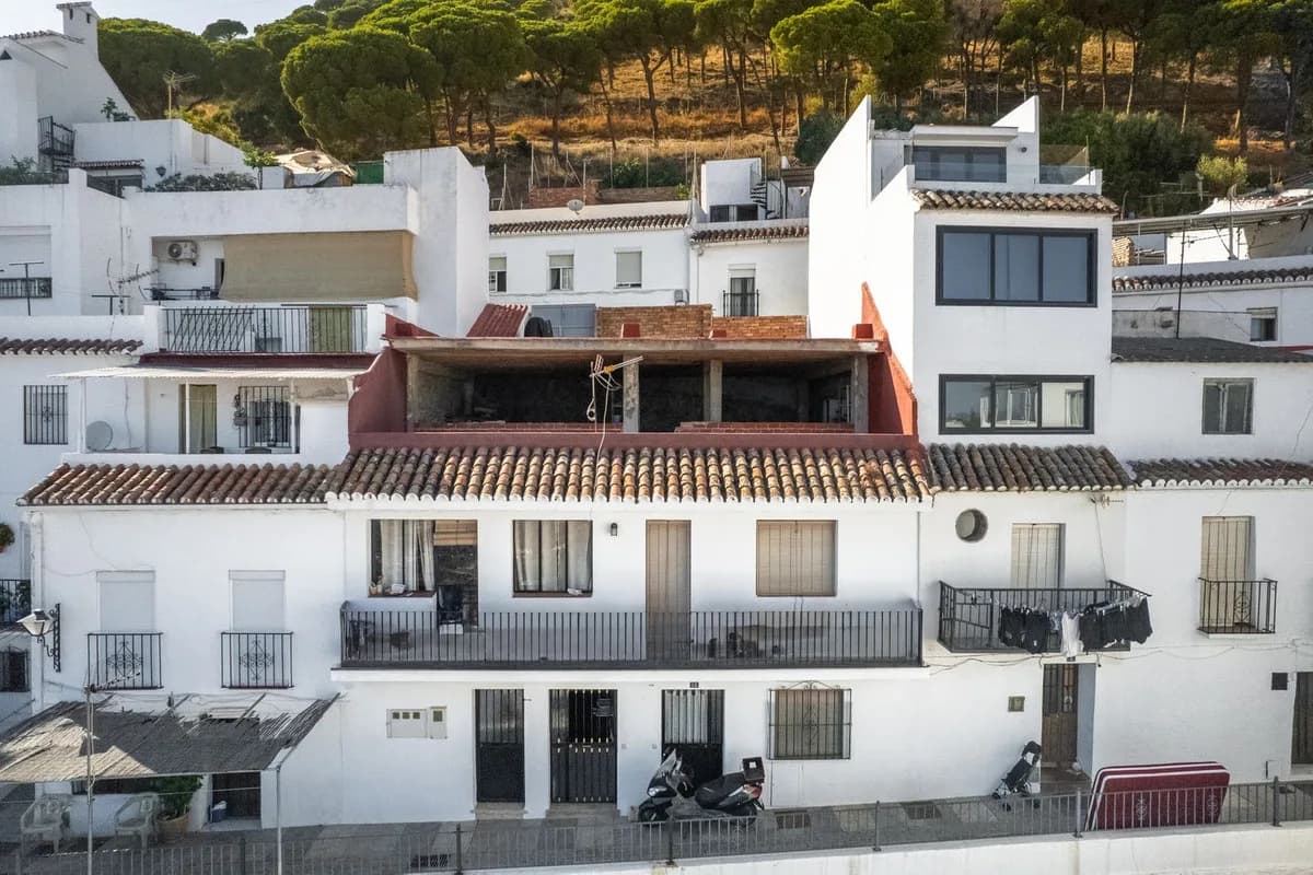 4 Bedroom Townhouse for Sale in Mijas, Málaga - Image 2
