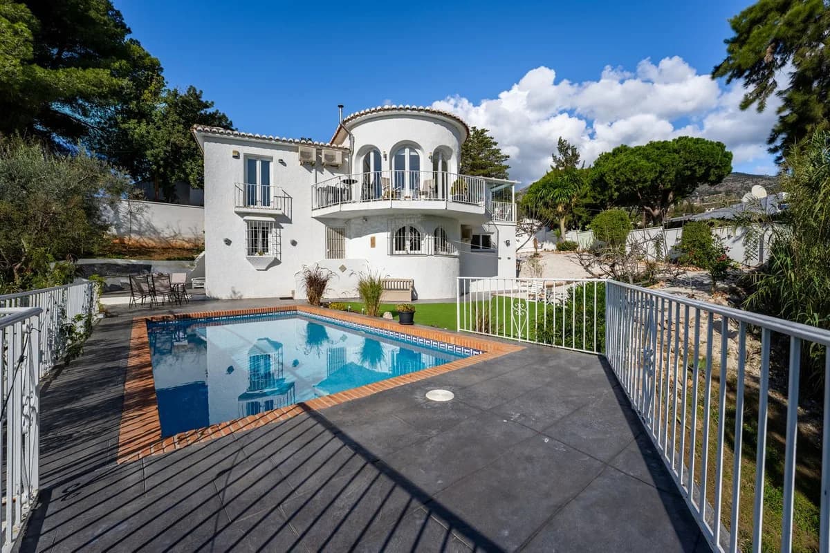 3 Bedroom Detached Villa for Sale in Mijas, Málaga