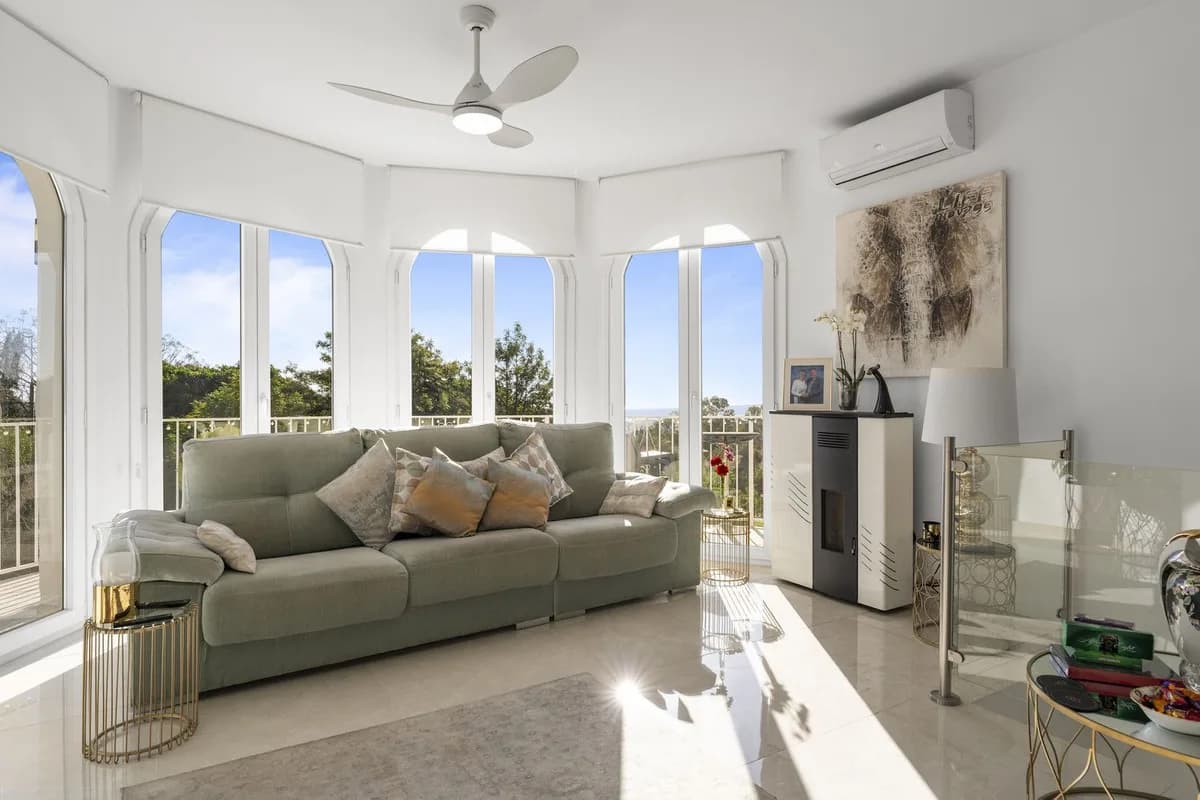 3 Bedroom Detached Villa for Sale in Mijas, Málaga - Image 2