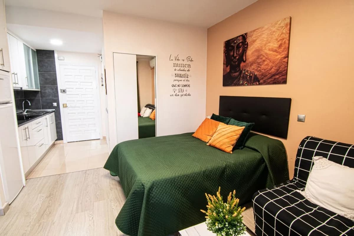 Middle Floor Studio for Sale in Benalmadena, Málaga - Image 2