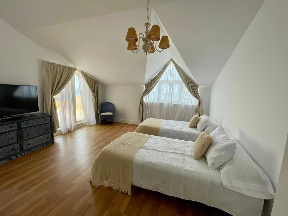 3 Bedroom Penthouse for Sale in Sotogrande Puerto, Cádiz - Image 2