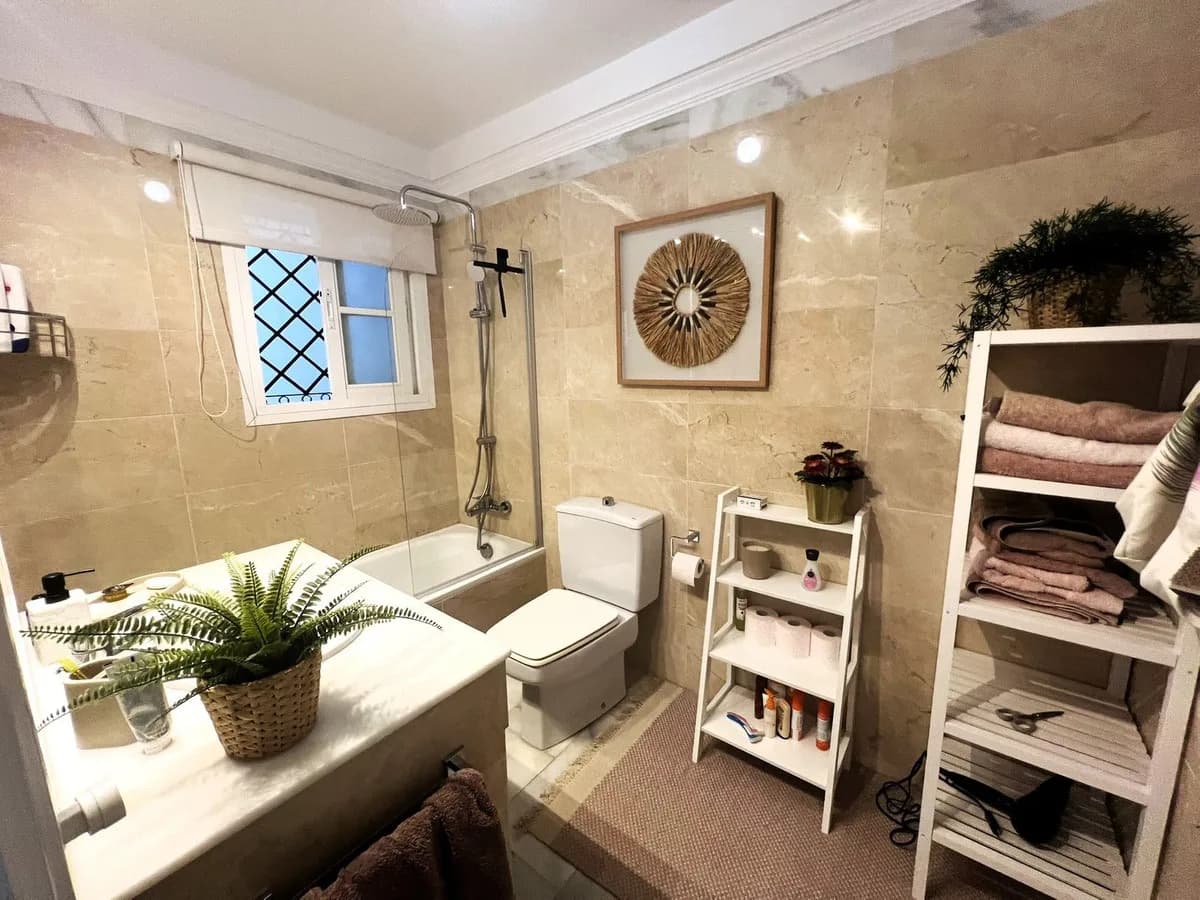 2 Bedroom Duplex for Sale in El Paraiso, Málaga - Image 3