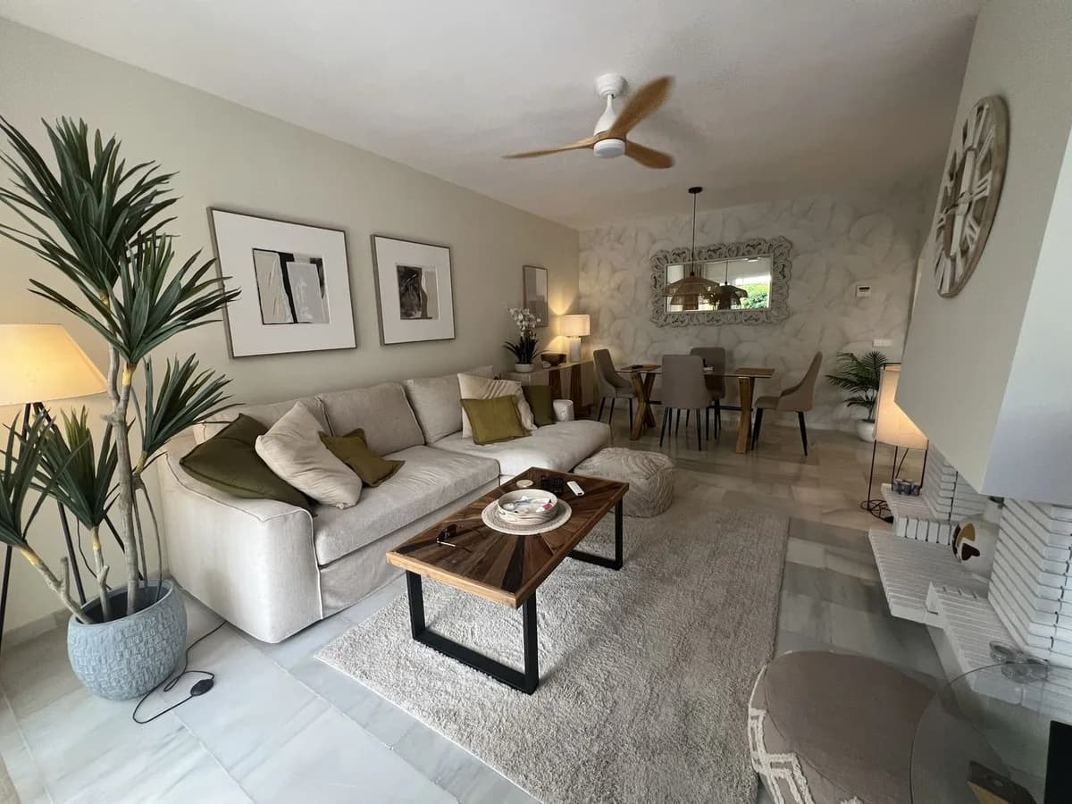 2 Bedroom Duplex for Sale in El Paraiso, Málaga - Image 9