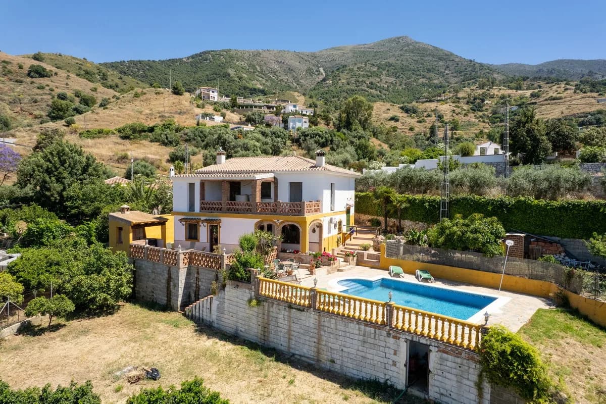 4 Bedroom Detached Villa for Sale in Mijas, Málaga - Image 2