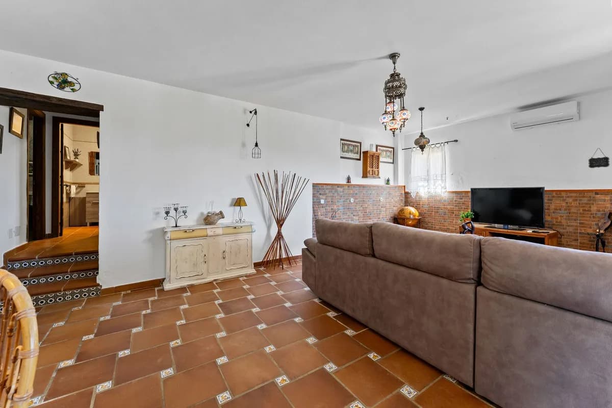 4 Bedroom Detached Villa for Sale in Mijas, Málaga - Image 9