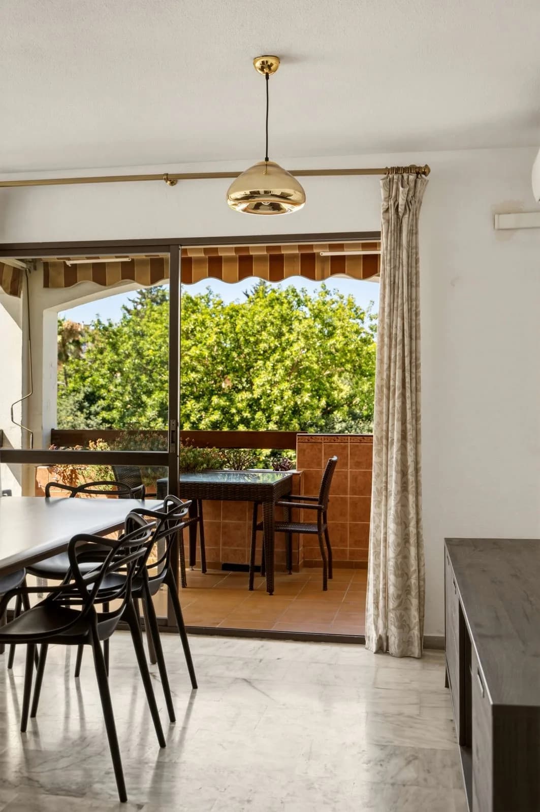 3 Bedroom Middle Floor Apartment for Sale in Fuengirola, Málaga - Image 7