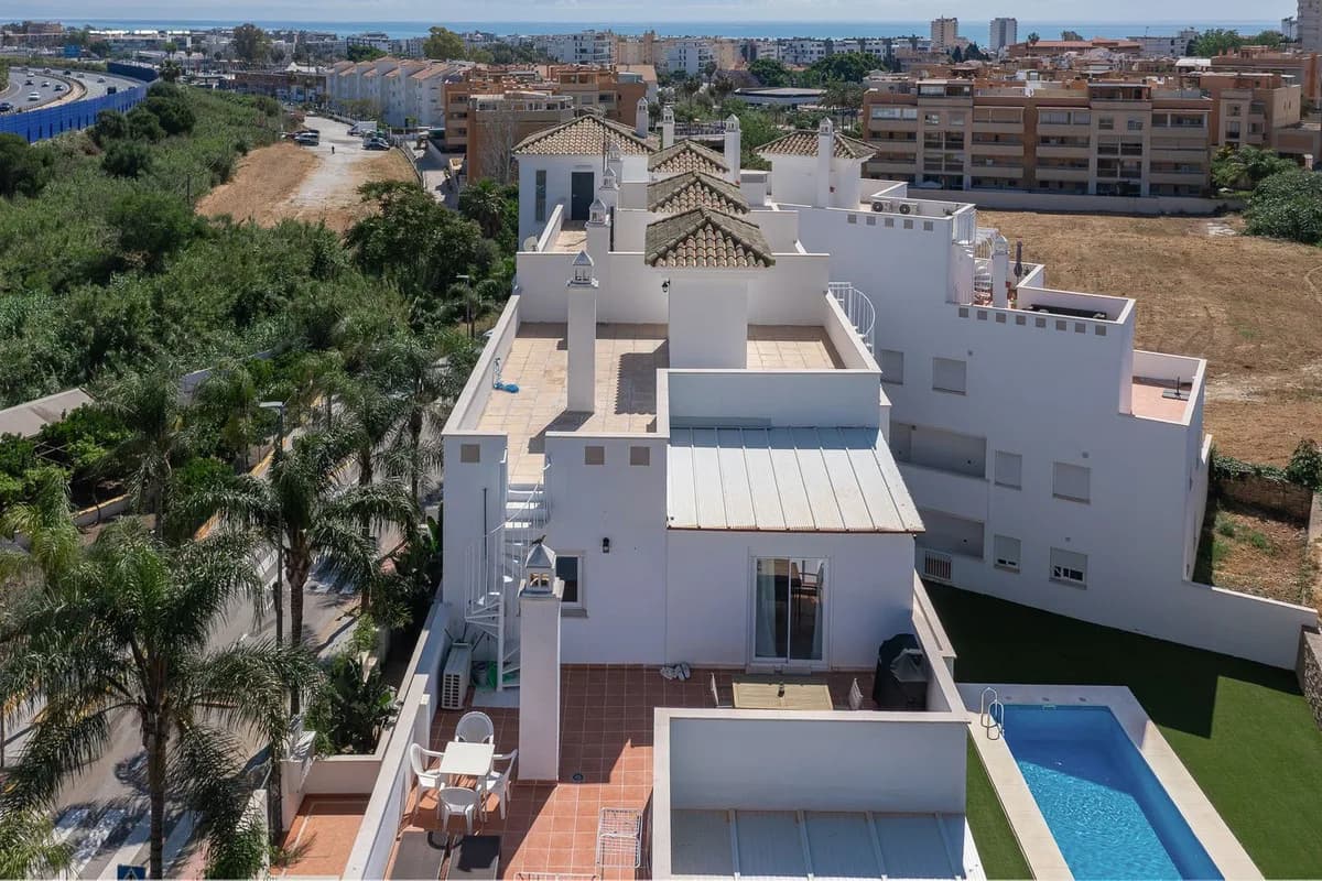 2 Bedroom Top Floor Apartment for Sale in Torremolinos, Málaga - Image 2