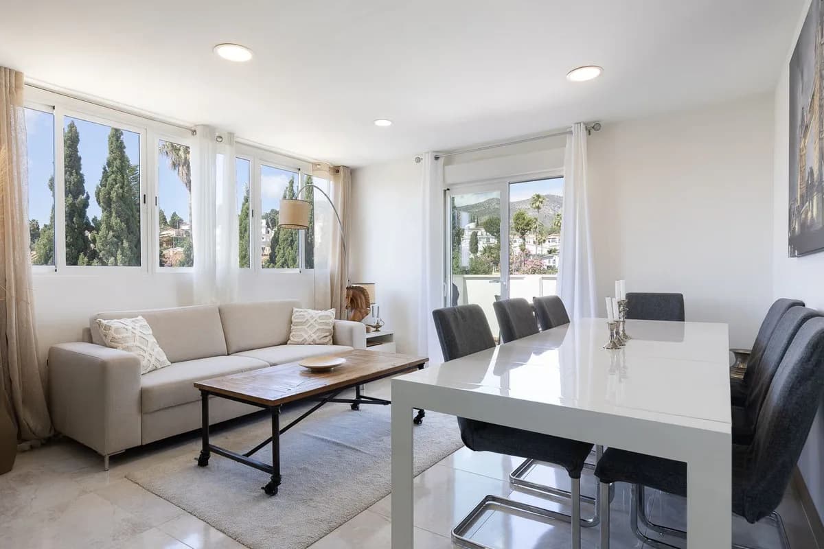 2 Bedroom Top Floor Apartment for Sale in Torremolinos, Málaga - Image 3