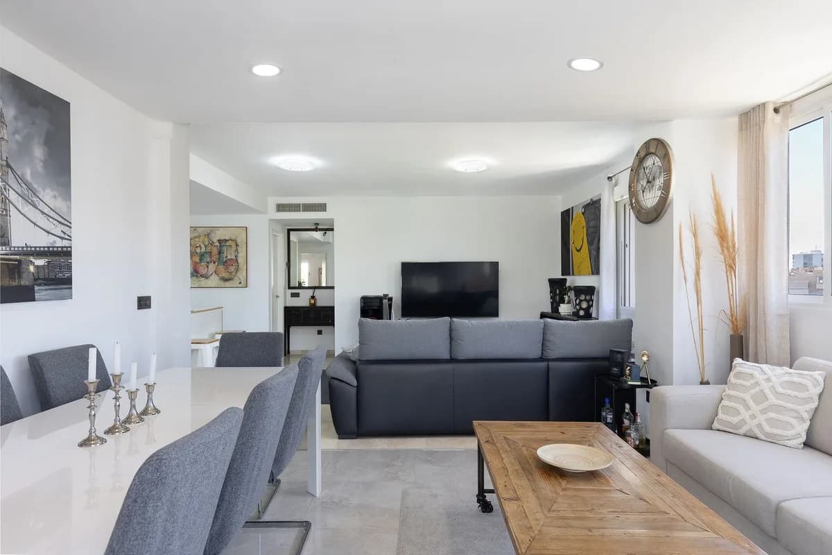 2 Bedroom Top Floor Apartment for Sale in Torremolinos, Málaga - Image 4