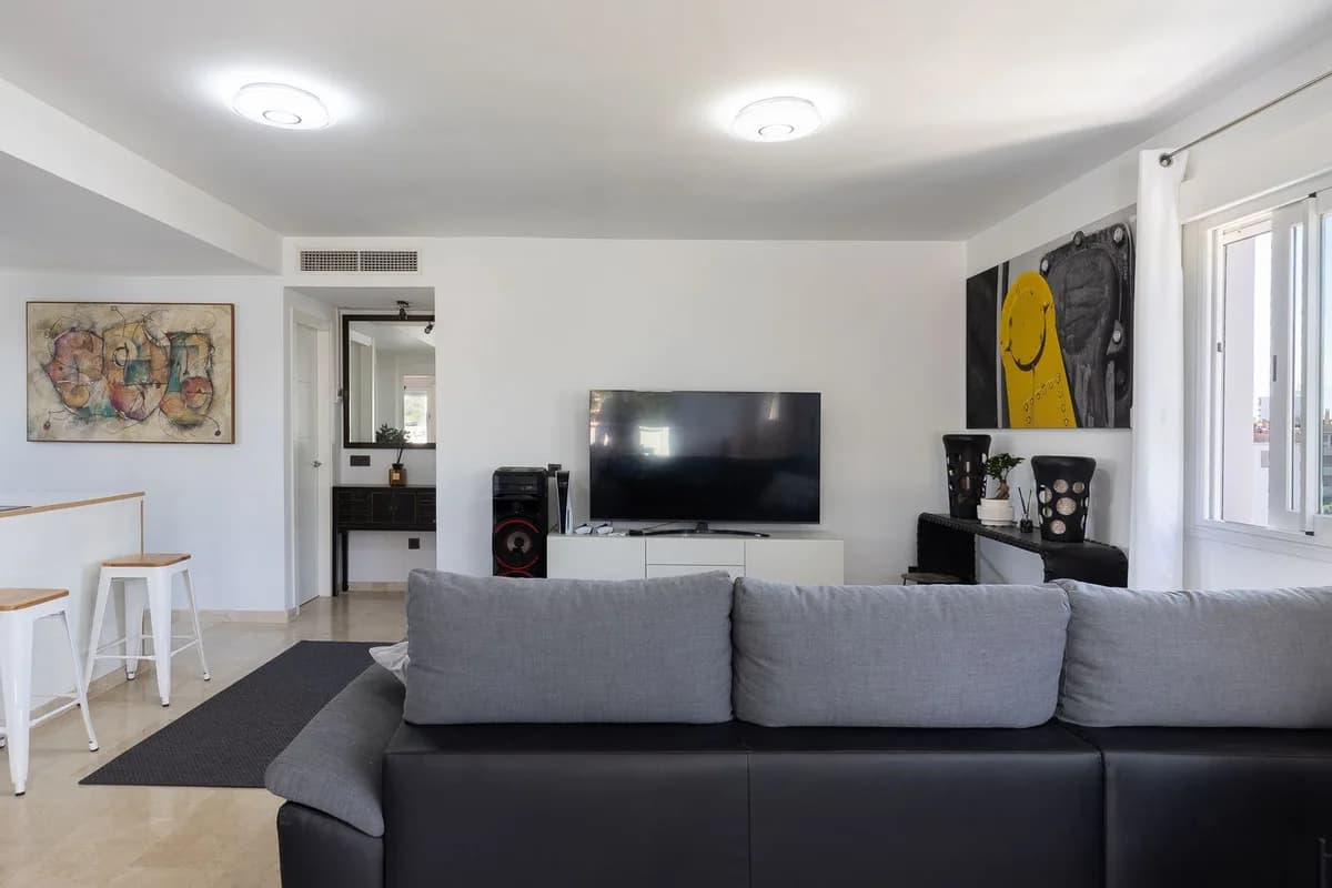 2 Bedroom Top Floor Apartment for Sale in Torremolinos, Málaga - Image 5