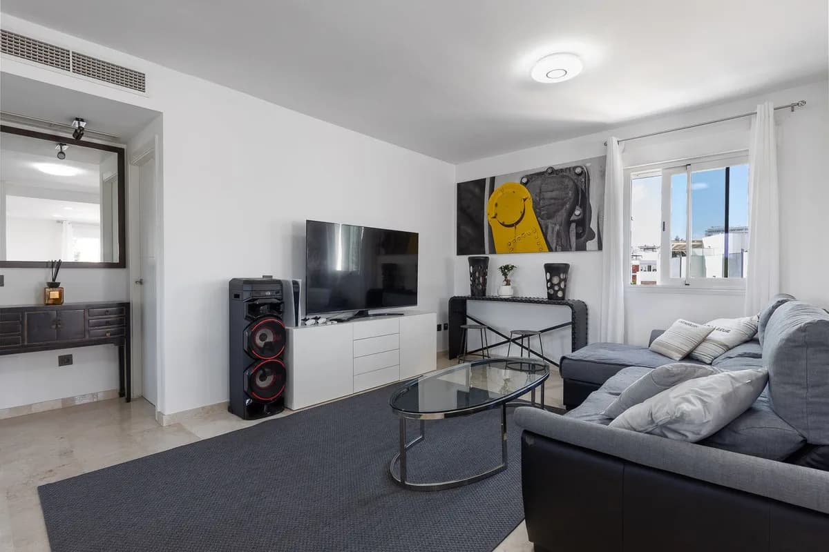2 Bedroom Top Floor Apartment for Sale in Torremolinos, Málaga - Image 9
