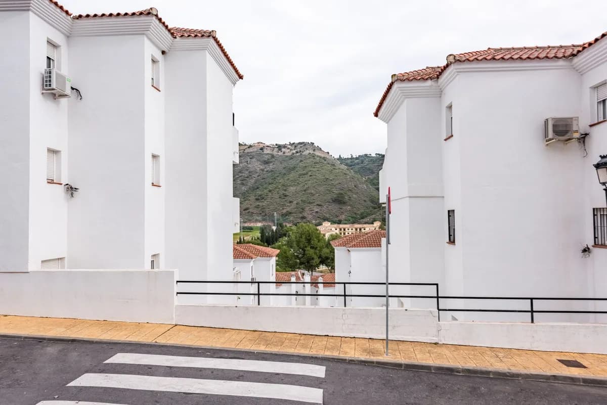 1 Bedroom Ground Floor Apartment for Sale in Benahavís, Málaga