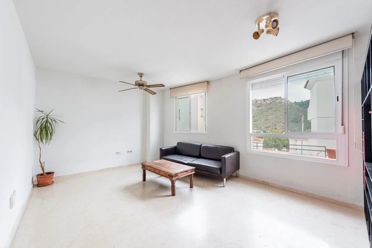 1 Bedroom Ground Floor Apartment for Sale in Benahavís, Málaga - Image 2