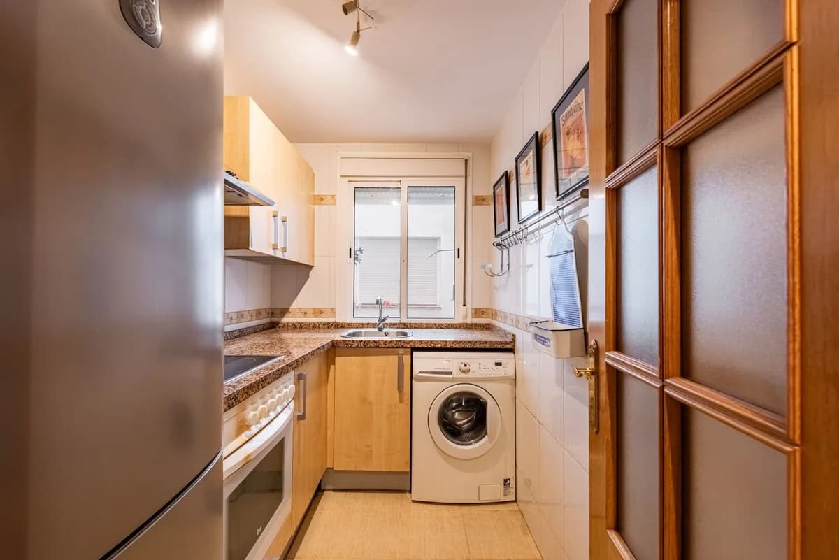 1 Bedroom Ground Floor Apartment for Sale in Benahavís, Málaga - Image 3