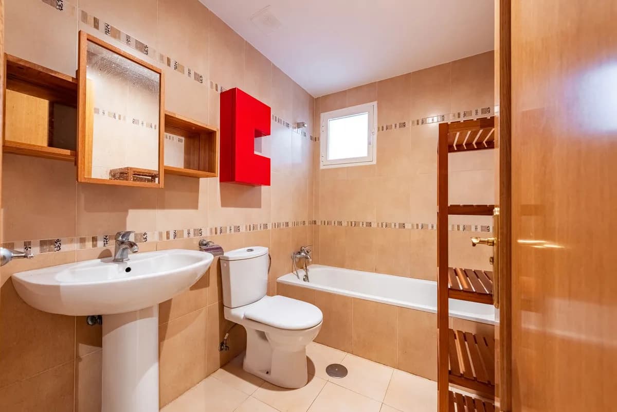 1 Bedroom Ground Floor Apartment for Sale in Benahavís, Málaga - Image 4