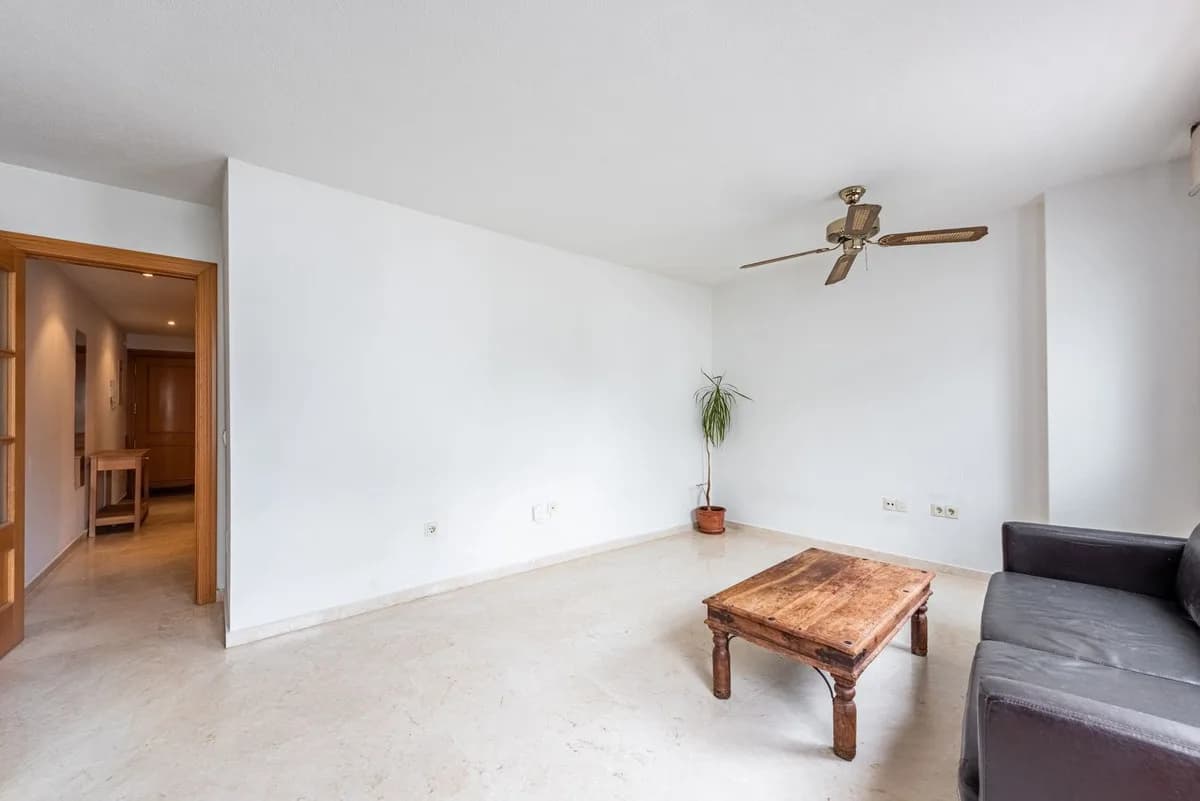 1 Bedroom Ground Floor Apartment for Sale in Benahavís, Málaga - Image 6