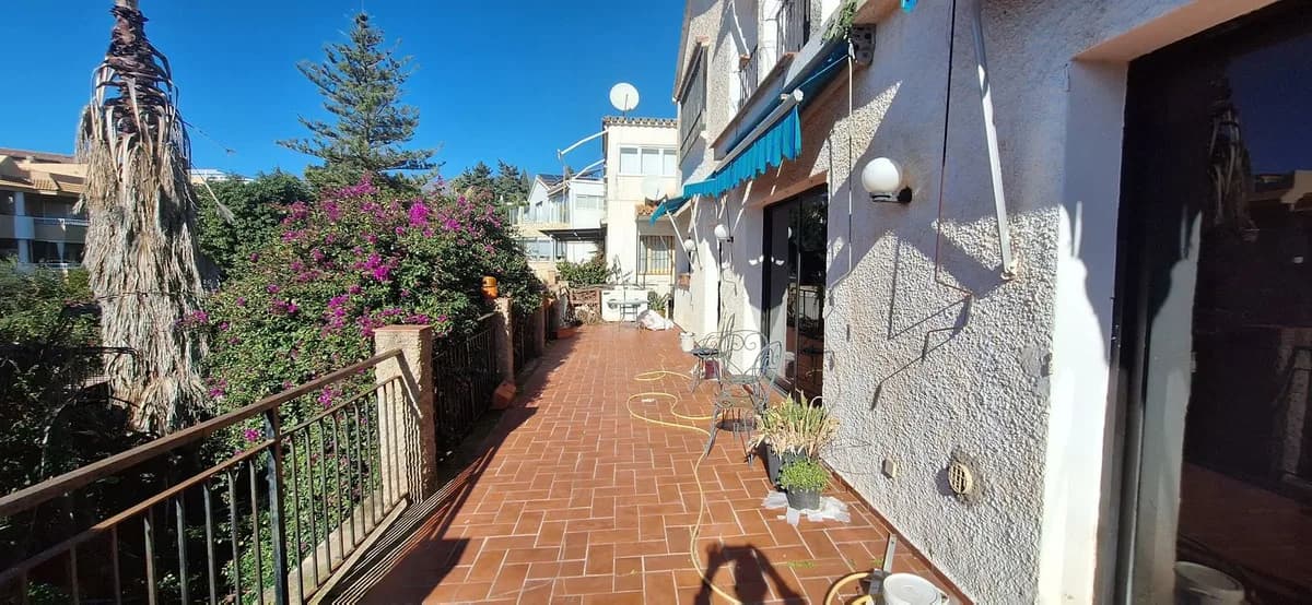 4 Bedroom Detached Villa for Sale in Torreblanca, Málaga - Image 3