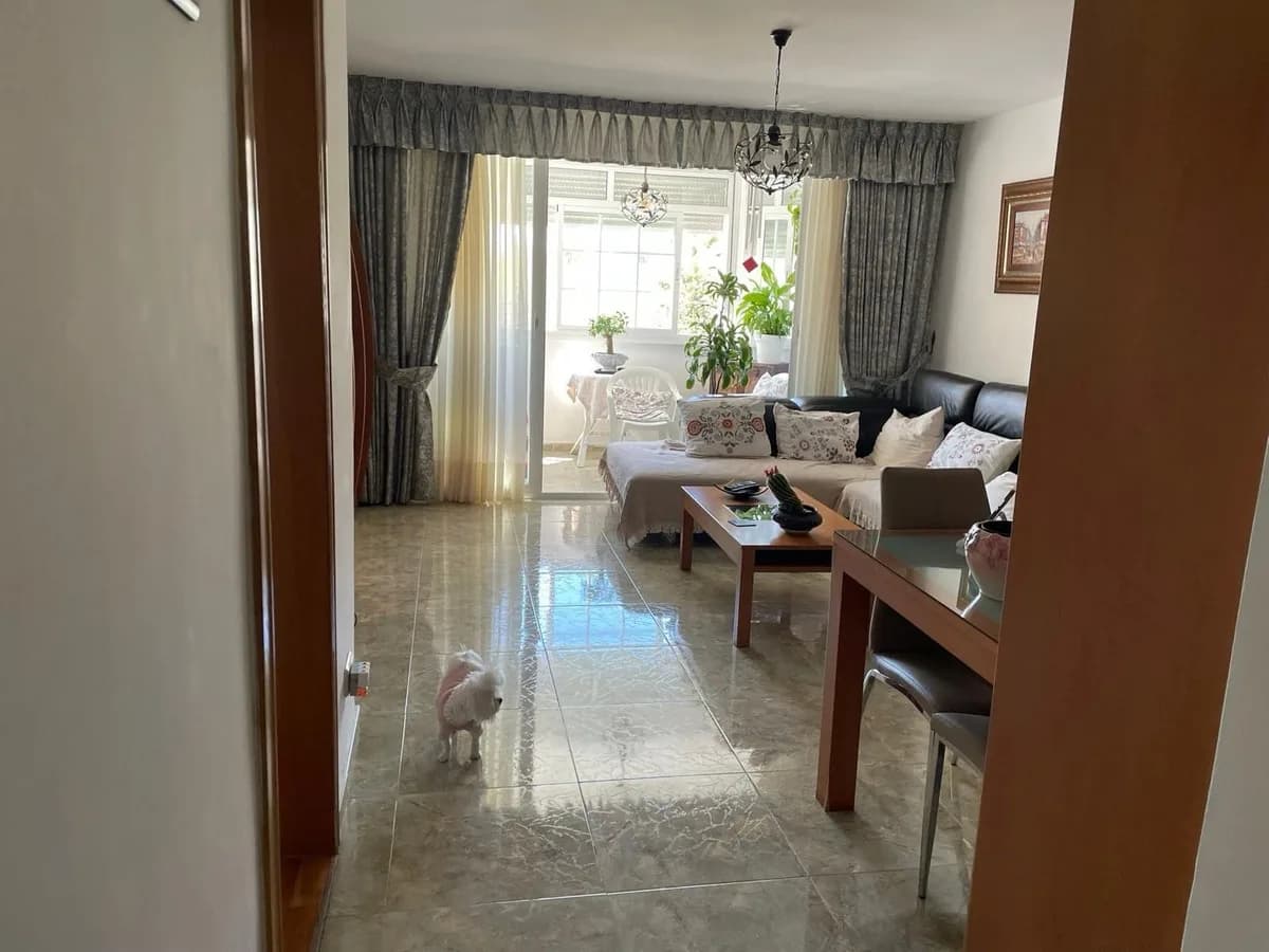 4 Bedroom Middle Floor Apartment for Sale in San Pedro de Alcántara, Málaga - Image 2