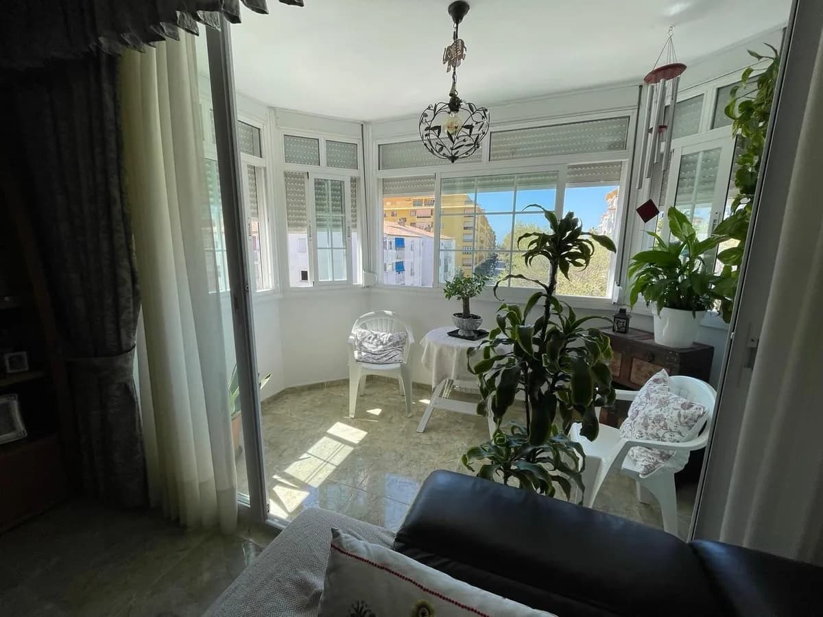4 Bedroom Middle Floor Apartment for Sale in San Pedro de Alcántara, Málaga - Image 3