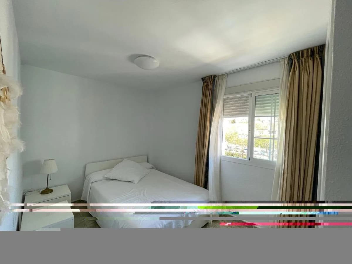 4 Bedroom Middle Floor Apartment for Sale in San Pedro de Alcántara, Málaga - Image 4
