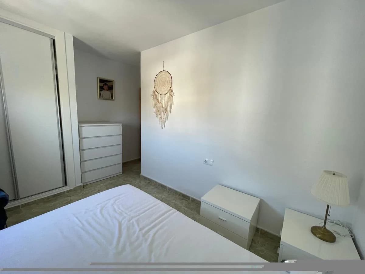 4 Bedroom Middle Floor Apartment for Sale in San Pedro de Alcántara, Málaga - Image 5