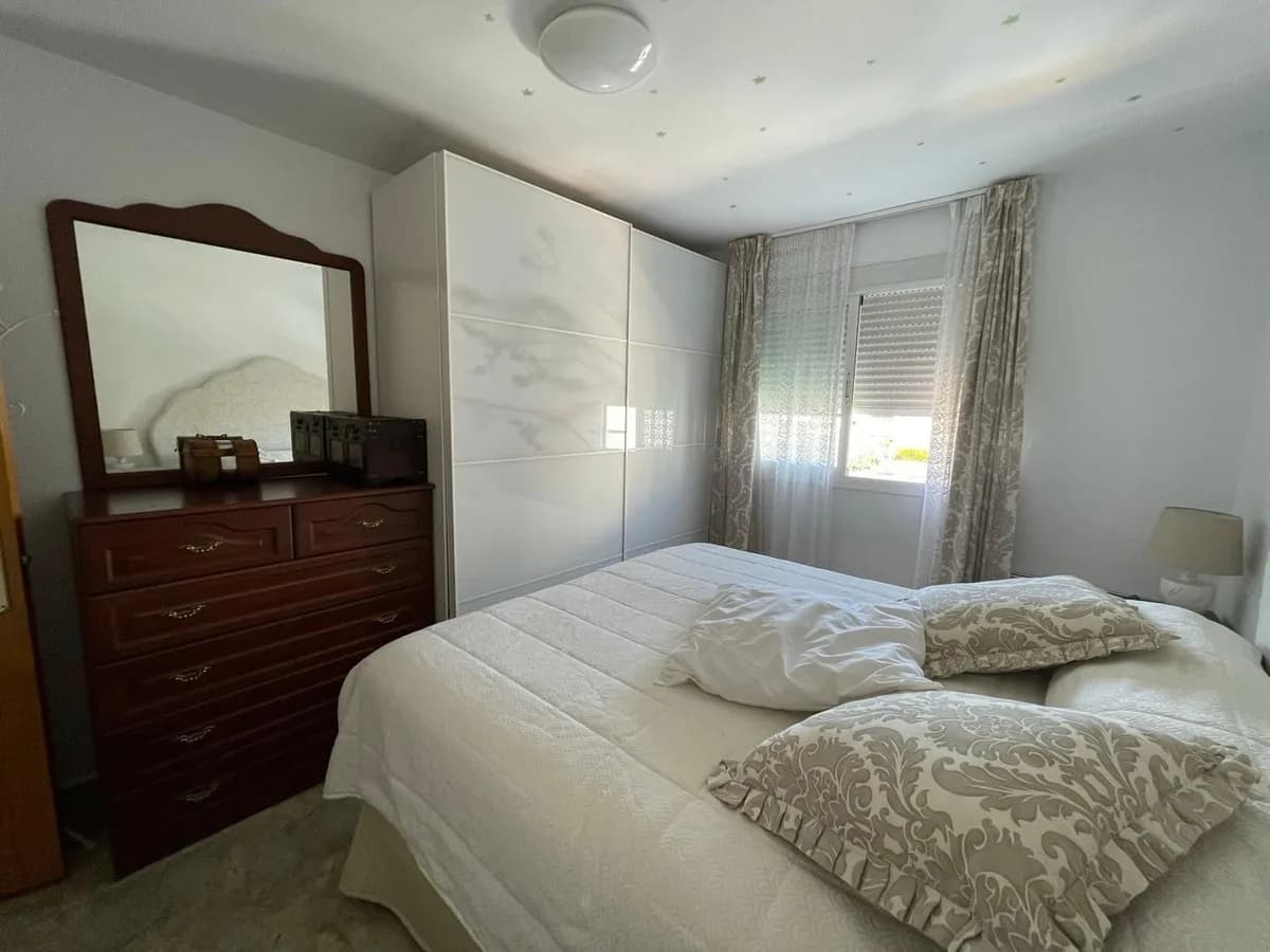 4 Bedroom Middle Floor Apartment for Sale in San Pedro de Alcántara, Málaga - Image 7