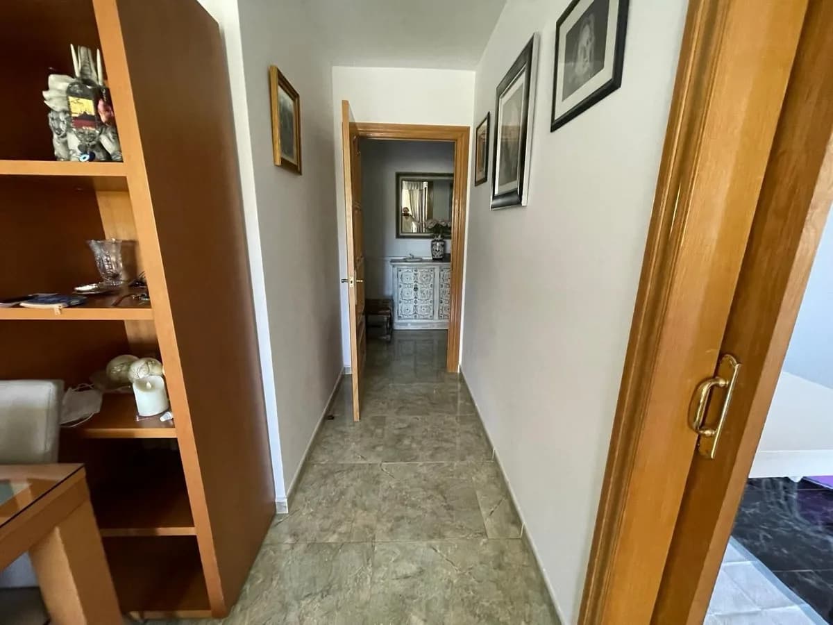4 Bedroom Middle Floor Apartment for Sale in San Pedro de Alcántara, Málaga - Image 8