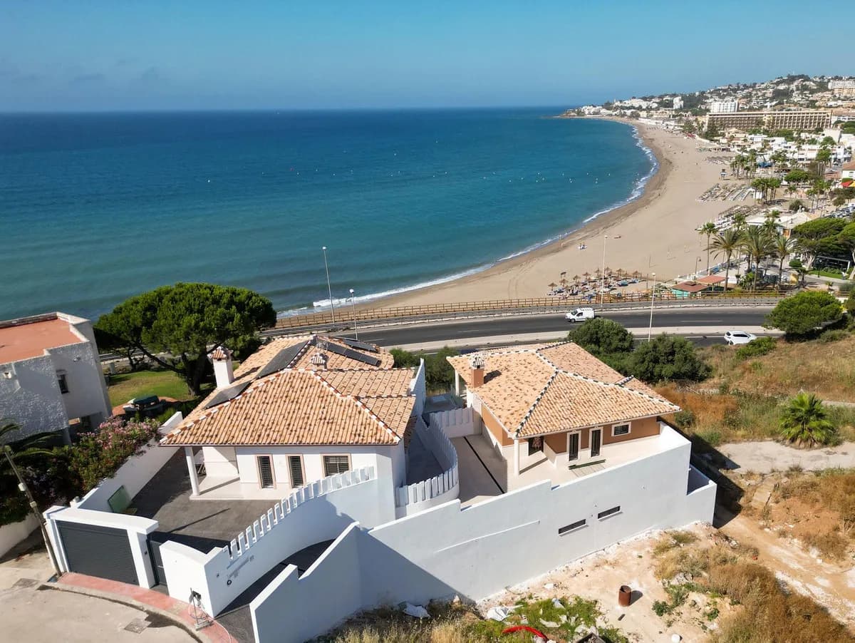 4 Bedroom Detached Villa for Sale in La Cala de Mijas, Málaga - Image 4