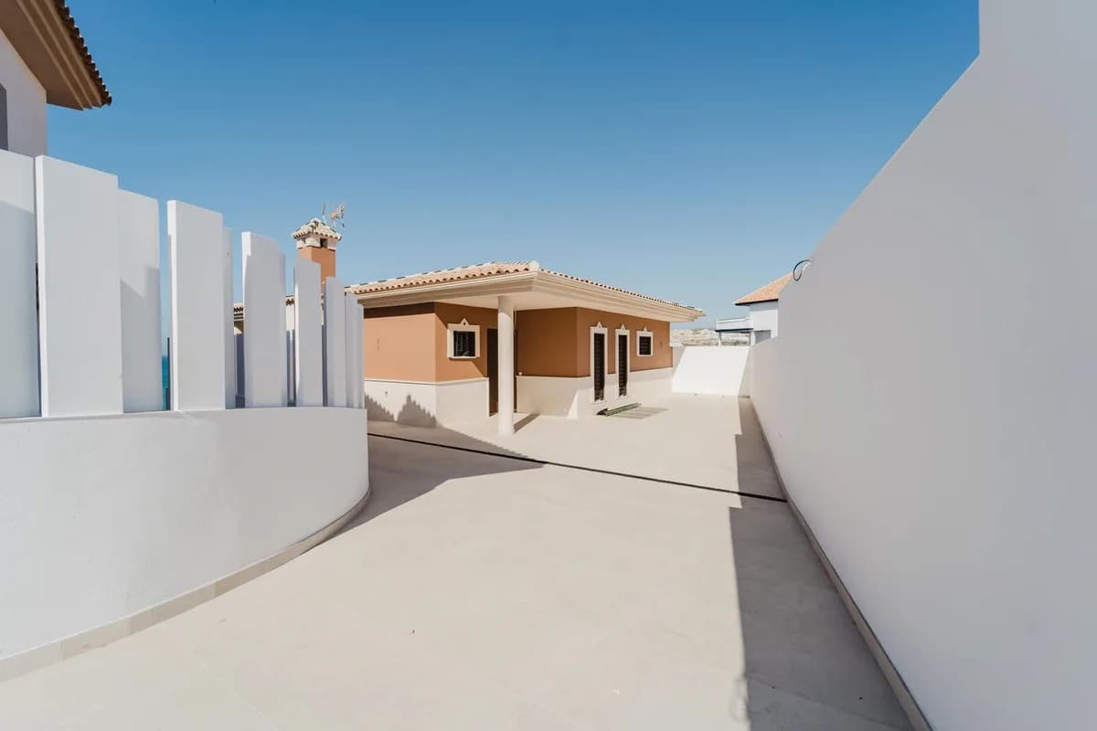 4 Bedroom Detached Villa for Sale in La Cala de Mijas, Málaga - Image 5