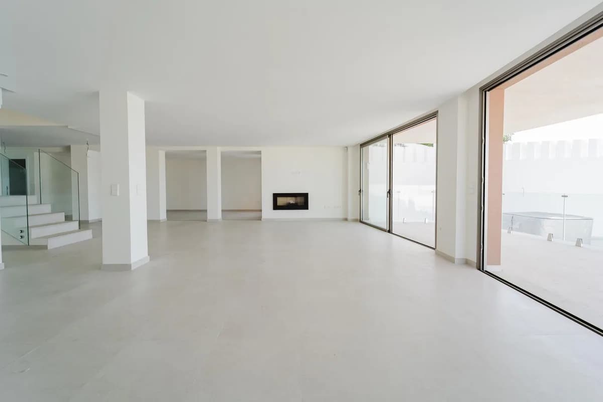 4 Bedroom Detached Villa for Sale in La Cala de Mijas, Málaga - Image 8