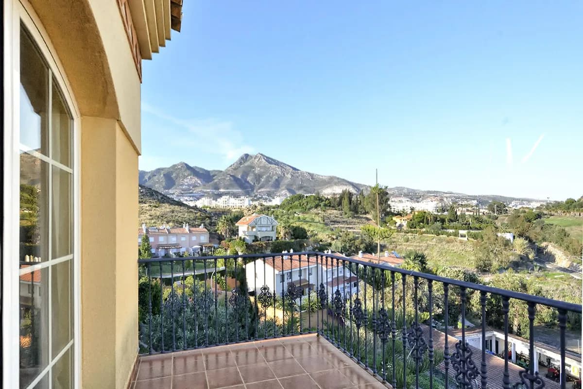 3 Bedroom Townhouse for Sale in Torrequebrada, Málaga - Image 2