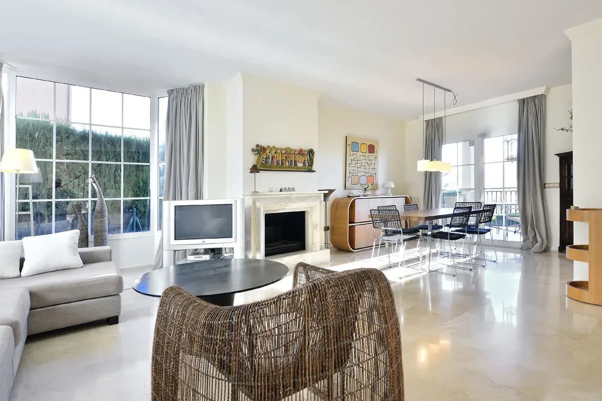 3 Bedroom Townhouse for Sale in Torrequebrada, Málaga - Image 5
