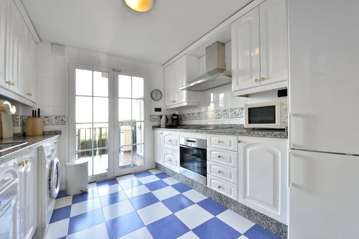 3 Bedroom Townhouse for Sale in Torrequebrada, Málaga - Image 8