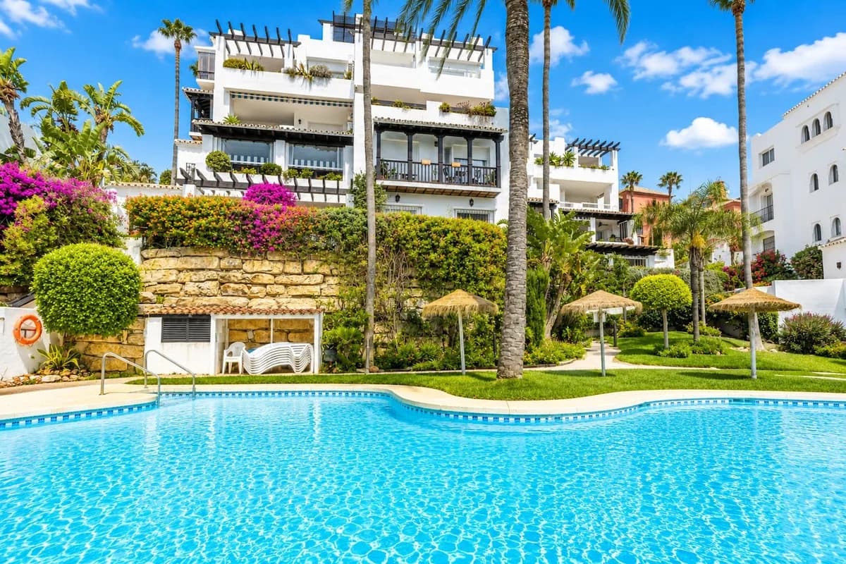 3 Bedroom Middle Floor Apartment for Sale in Calahonda, Málaga