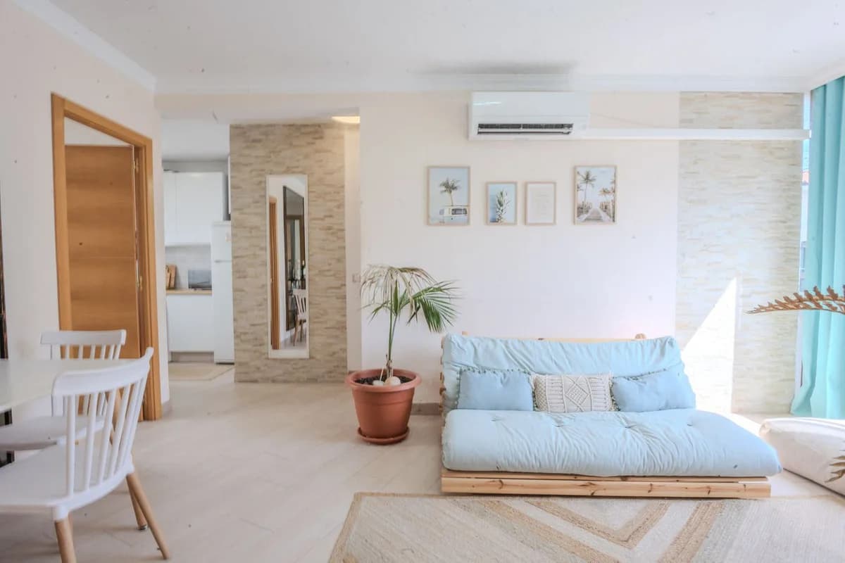 3 Bedroom Middle Floor Apartment for Sale in Fuengirola, Málaga - Image 3