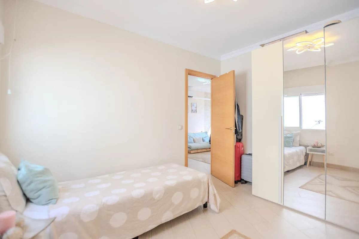 3 Bedroom Middle Floor Apartment for Sale in Fuengirola, Málaga - Image 8