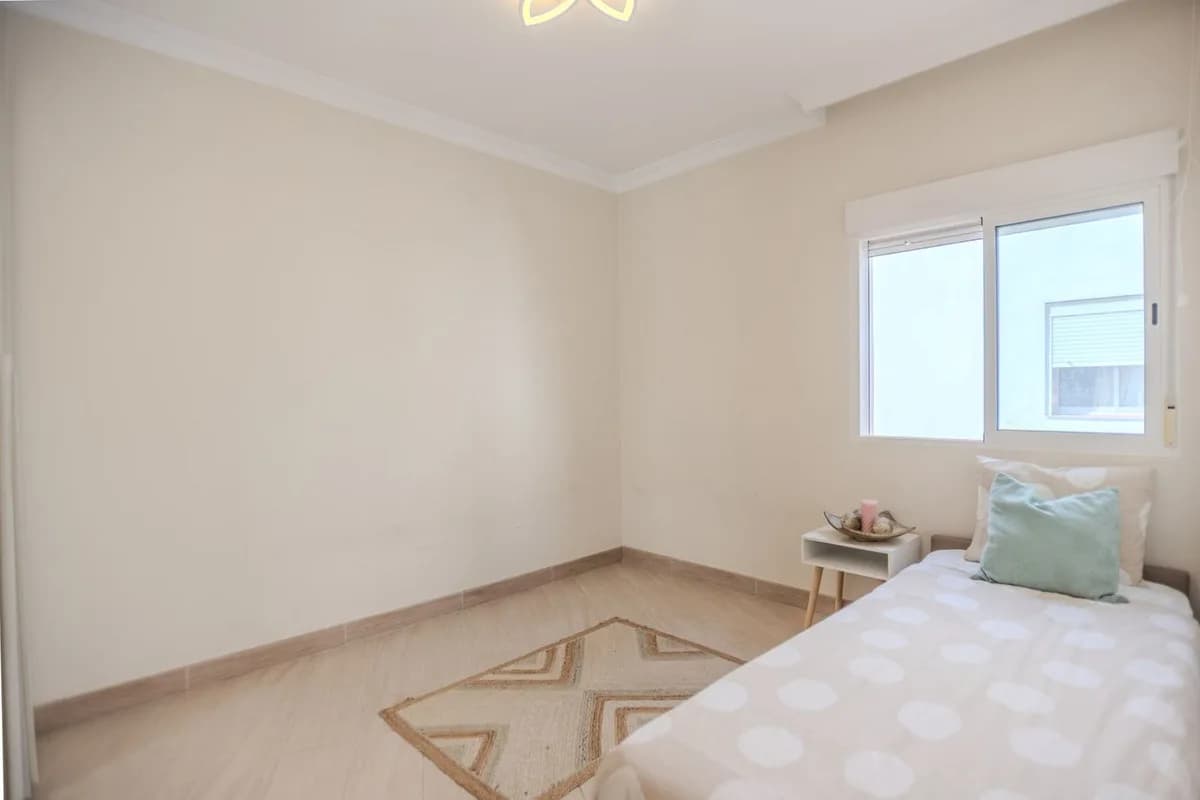 3 Bedroom Middle Floor Apartment for Sale in Fuengirola, Málaga - Image 9