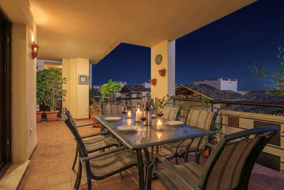 3 Bedroom Ground Floor Apartment for Sale in Benahavís, Málaga - Image 3